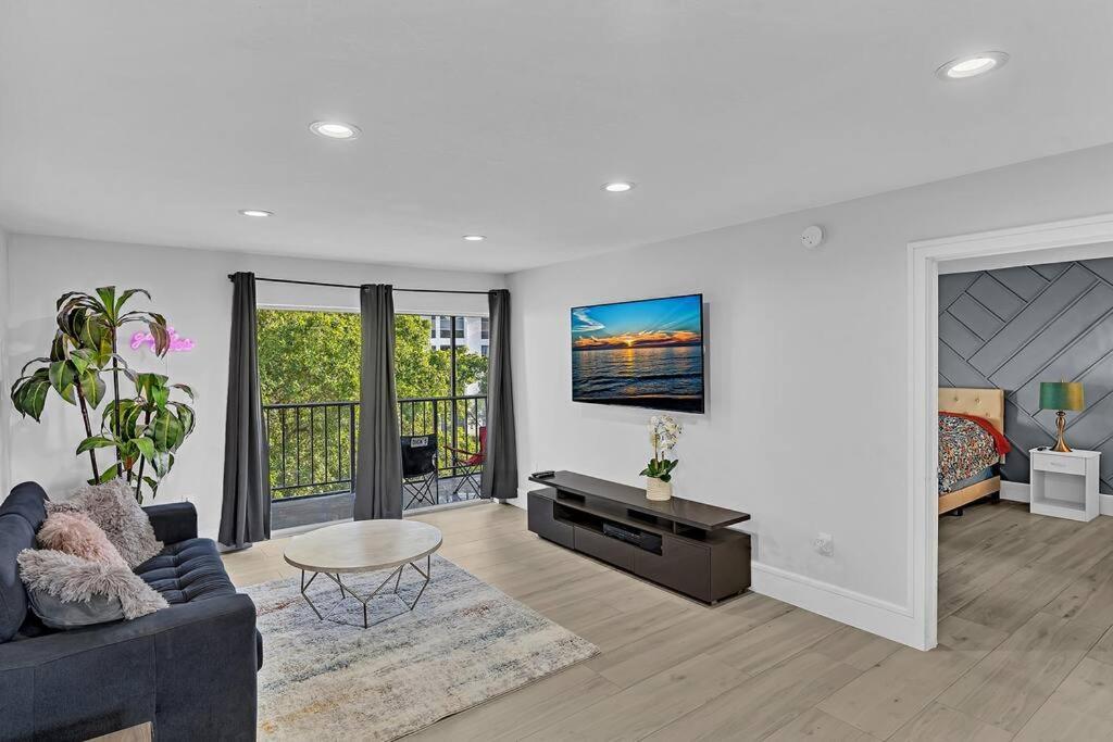 One Bedroom Steps Away From The Beach! Sunny Isles Beach Kültér fotó