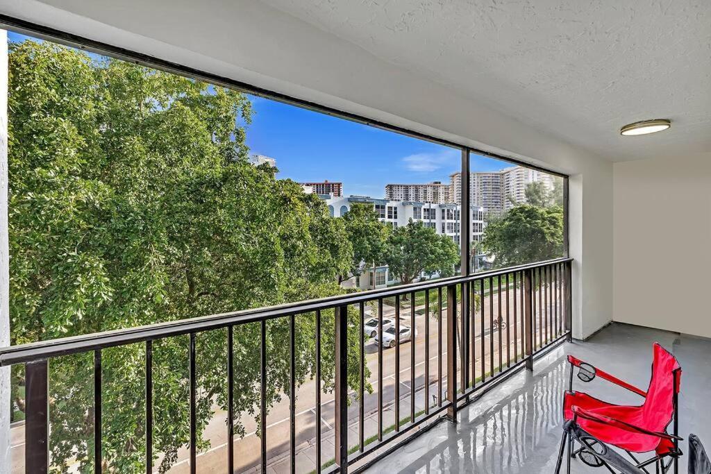One Bedroom Steps Away From The Beach! Sunny Isles Beach Kültér fotó