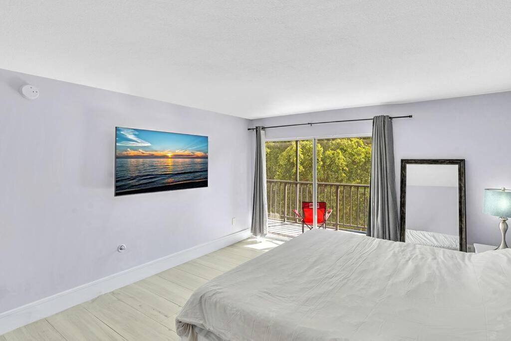 One Bedroom Steps Away From The Beach! Sunny Isles Beach Kültér fotó