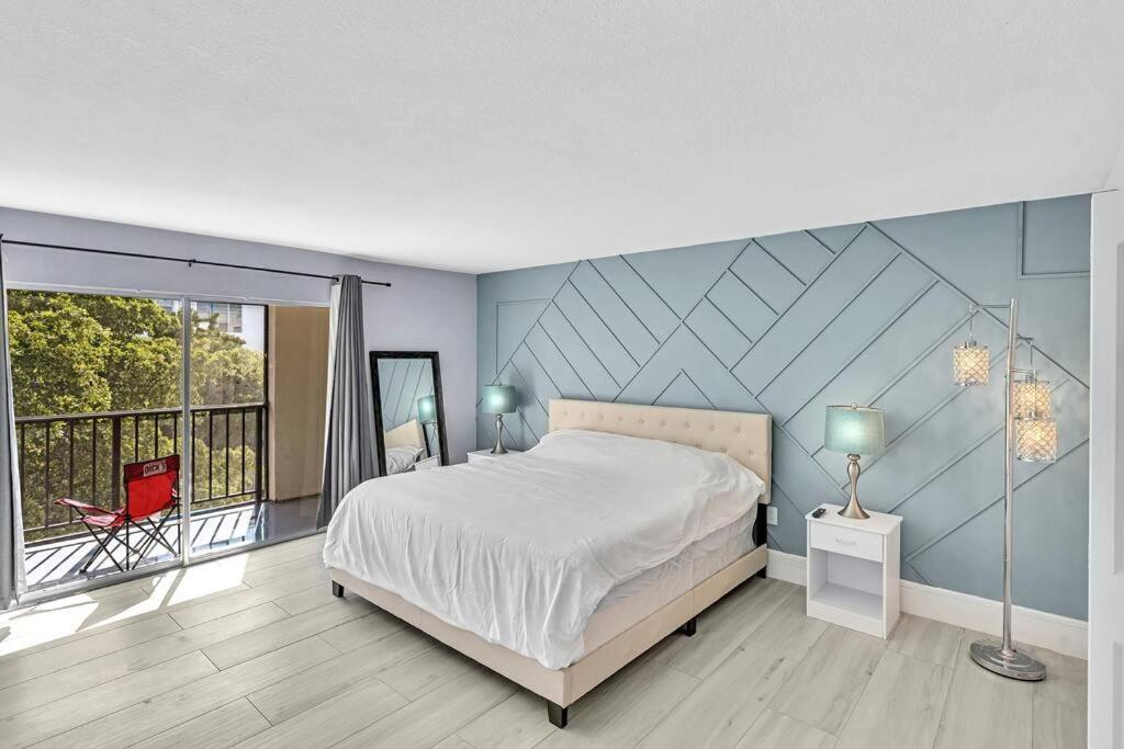 One Bedroom Steps Away From The Beach! Sunny Isles Beach Kültér fotó